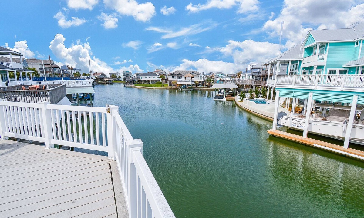 Isla Del Sol House | A Reel Good Spot! Spacious 5 bdrm/king beds/bunk