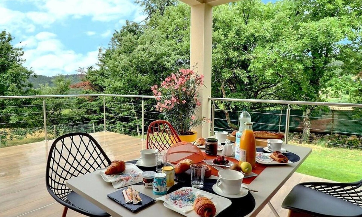 Saint-Julien-du-Serre Villa | A refined getaway in south Ardèche - comfort, elegance, unobstructed views