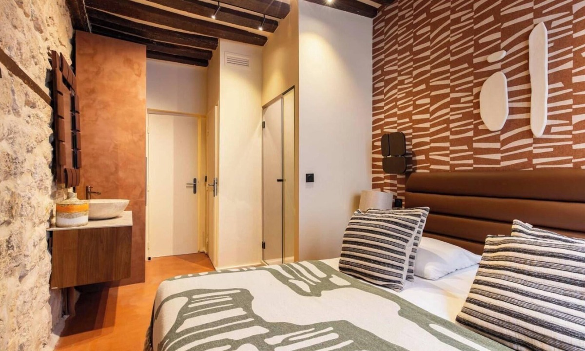 Quartier Sainte-Avoye Apartment | A REFINED PIED-À-TERRE COMBINES PARISIAN CHARM WITH MODERN COMFORT – LE MARAIS