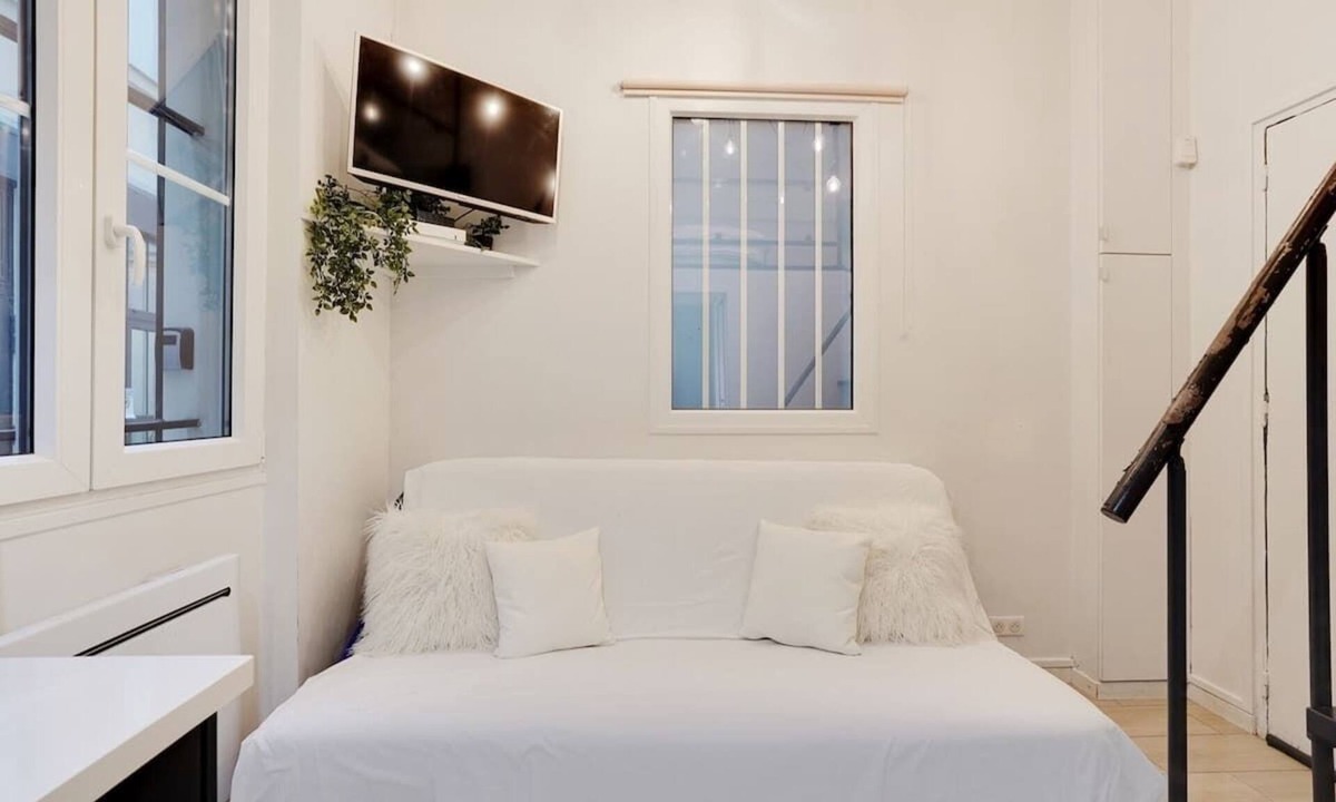Hopital Saint-Louis Apartment | A Refined Studio in One of Paris’ Most Authentic Neighborhoods
