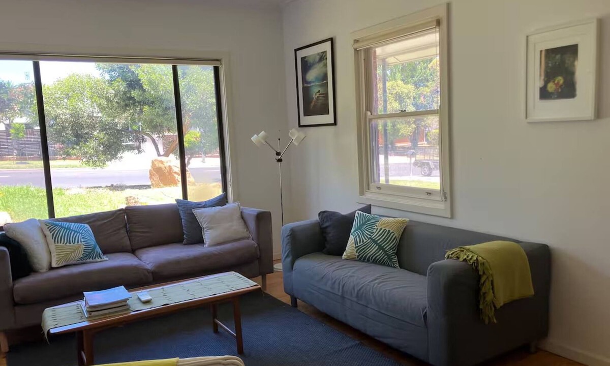 Christies Beach House | A Relaxed Coastal Home. Pet-friendly!