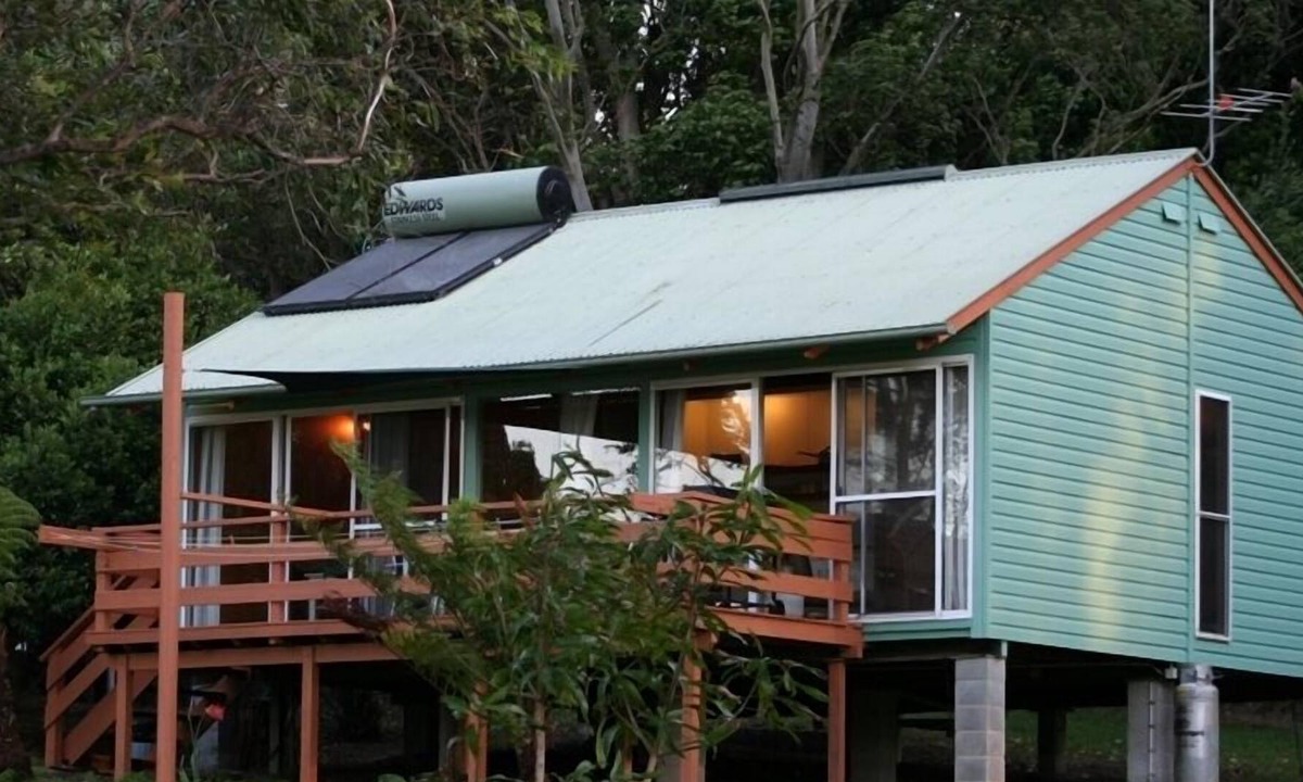 Broken Head Apartment | A relaxing rustic setting five minutes to Broken Head Beach.