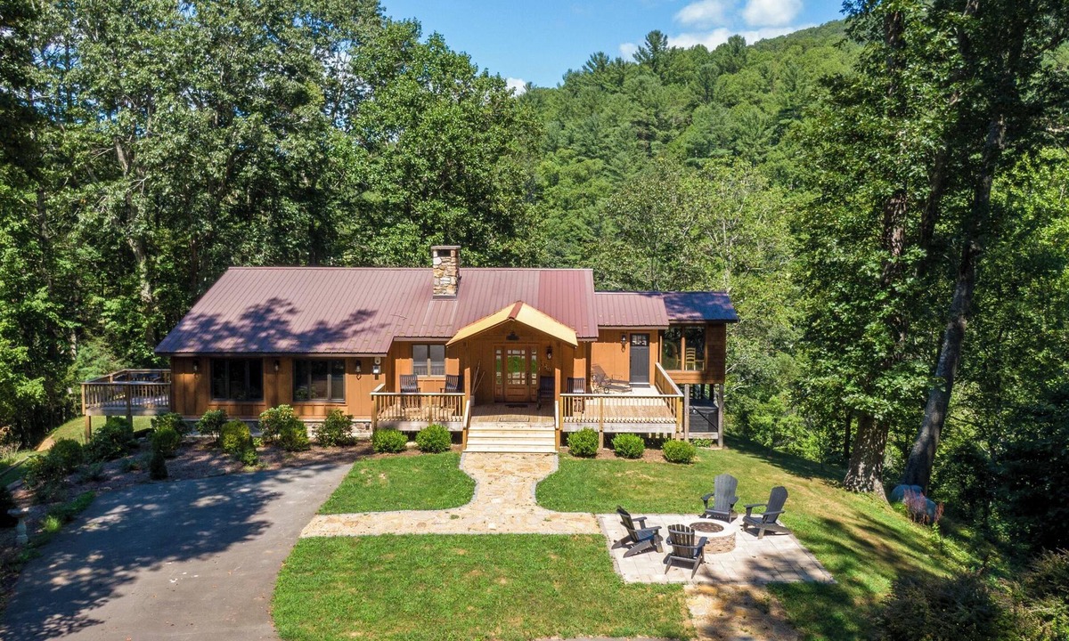 Sugar Grove House | A River Cliff View- 5 acres, riverfront, hot tub, firepit, pet friendly