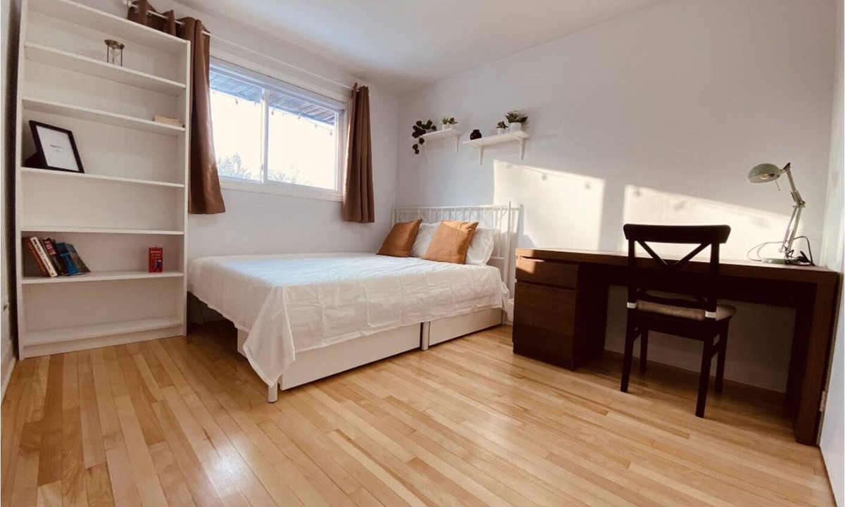 Ottawa Division House | A Room near Ottawa Downtown