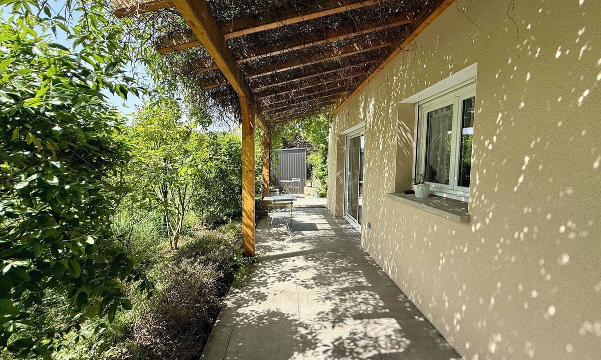 Beynost Villa | A serene interlude at the gateway to Lyon