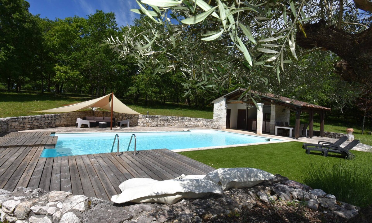 Masquieres Bed & Breakfast | A sheepfold for two with swimming pool in the woods