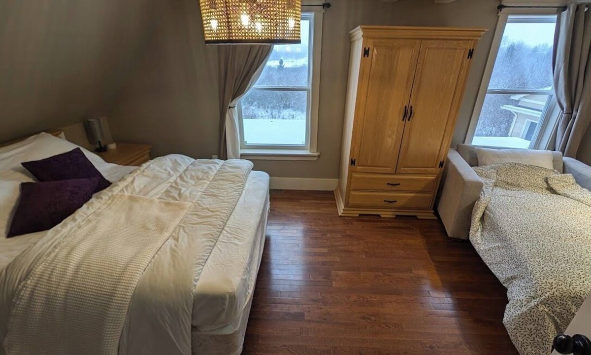 Windsor House | A Ski & Bike Basecamp and walk to a brewpub!
