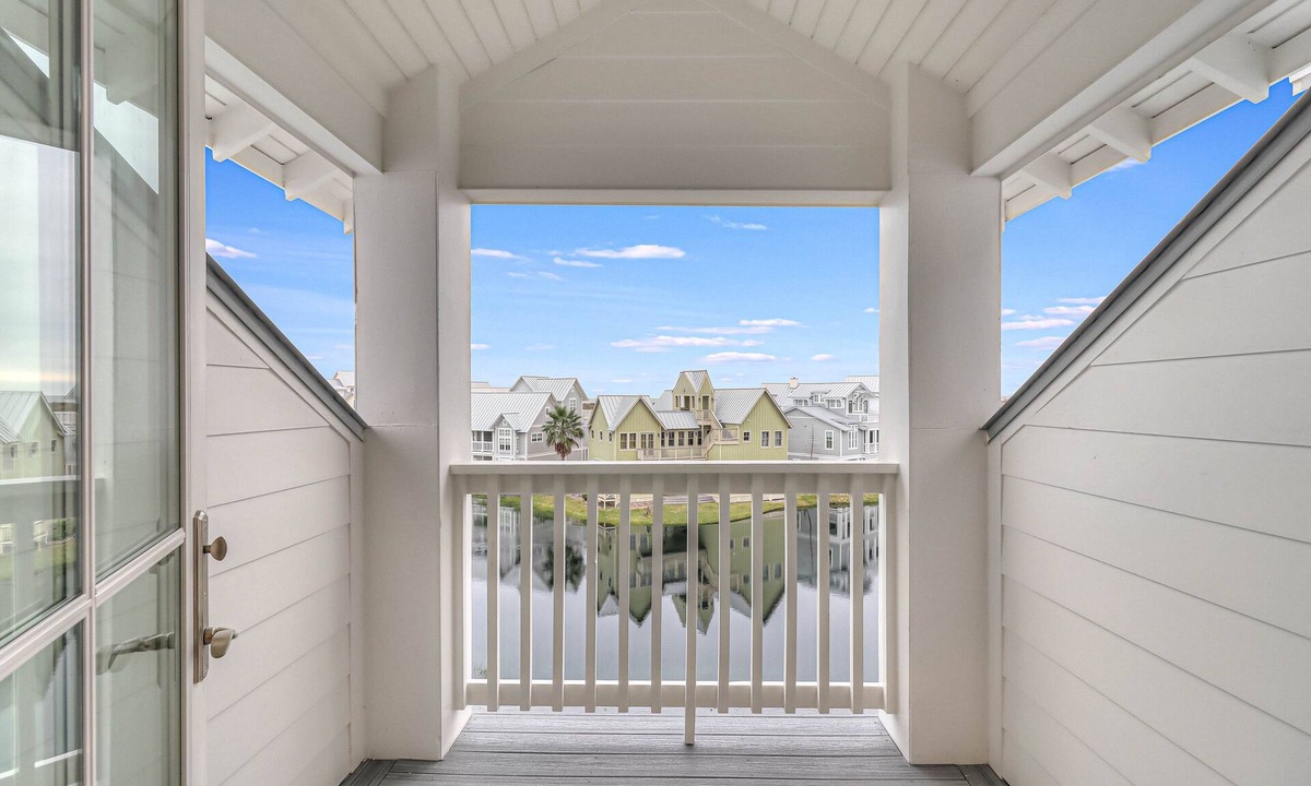 Cinnamon Shore House | A Southern Belle on the Texas Coast with lake views w/access to 20+ amenities