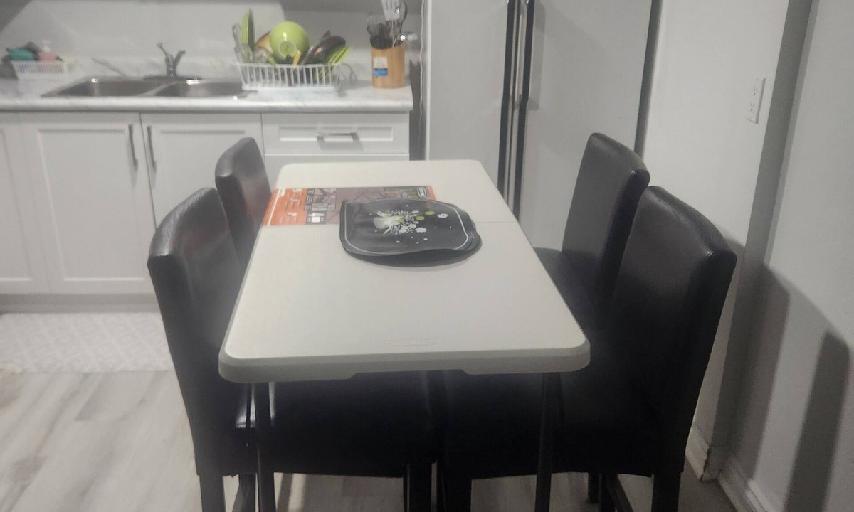 Oshawa House | A spacious, clean and peaceful place to enjoy your vacation