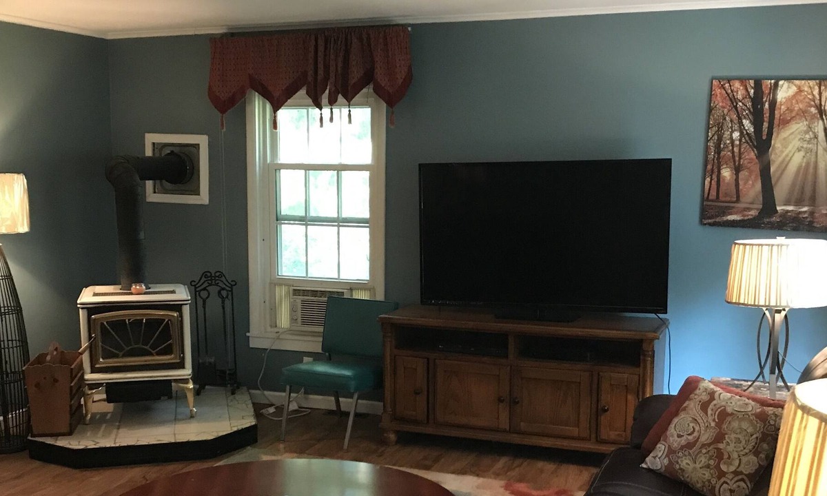 Oneonta House | A Spacious Vacation Retreat.