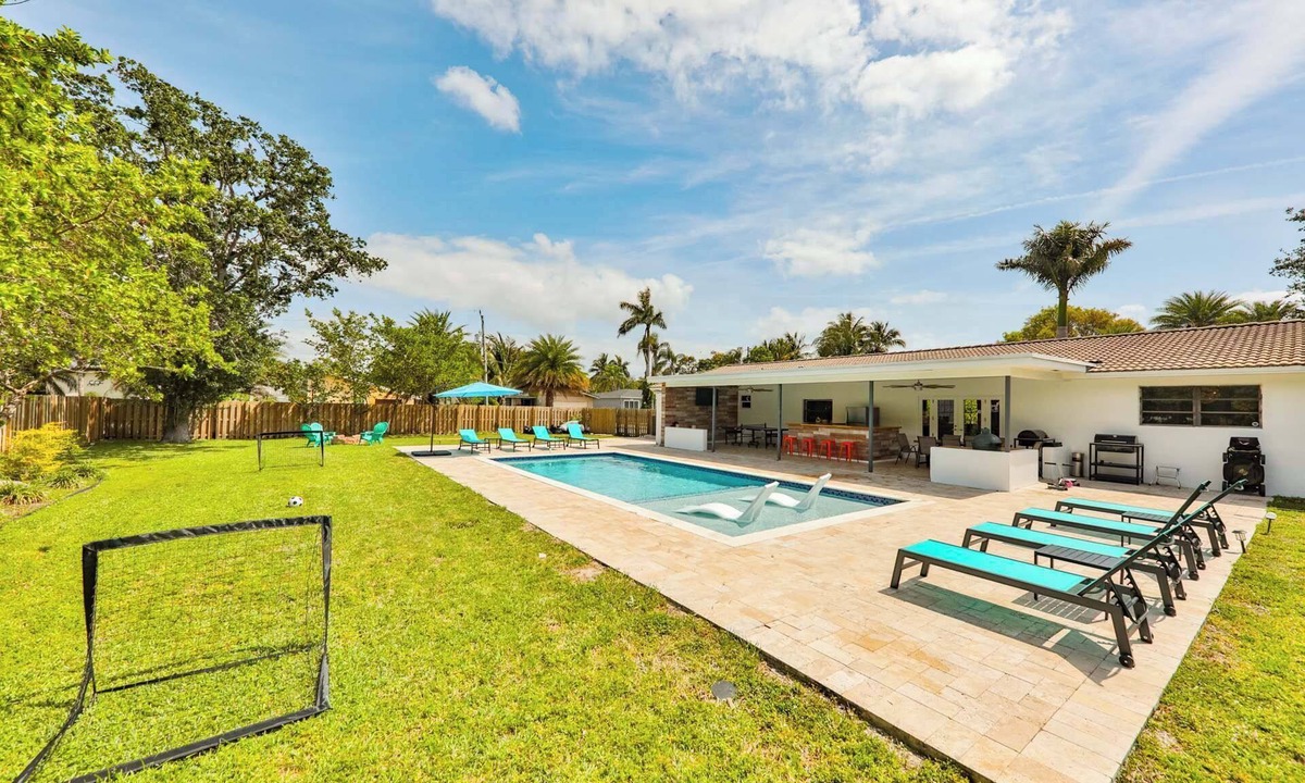 Hallandale Beach House | A star is born