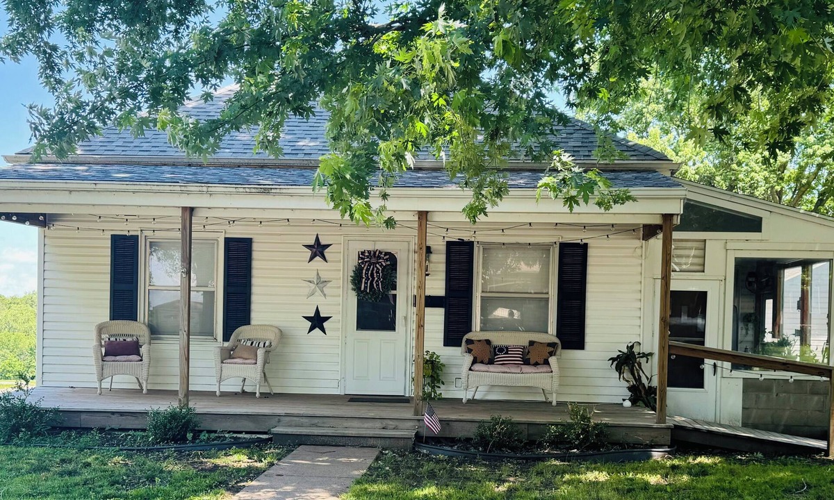 Mound City House | A stay in "Mayberry"!