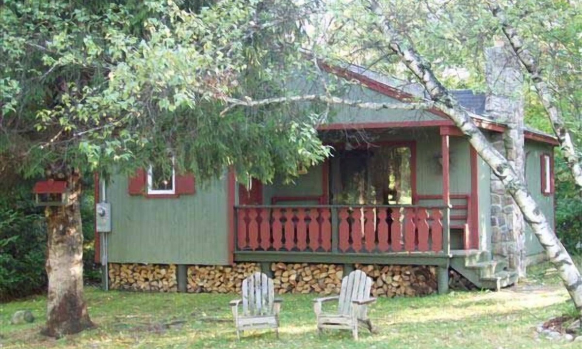 Jackson Cottage | A STORYBOOK COTTAGE!