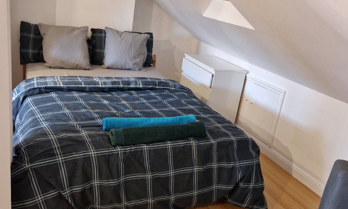 East Acton Apartment | A studio overbooking the city