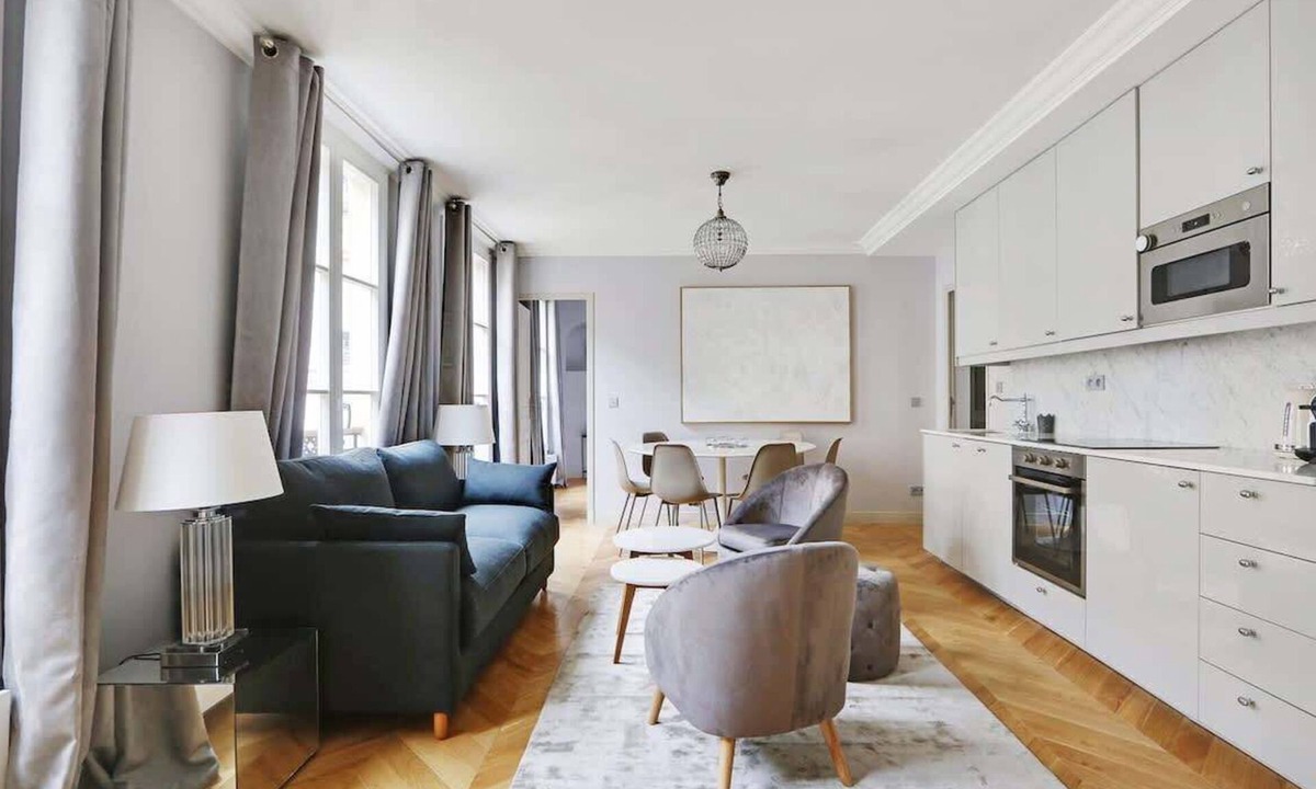 Madeleine Apartment | A Stunning 2-BR/2BA in Opéra - Saint-Lazare