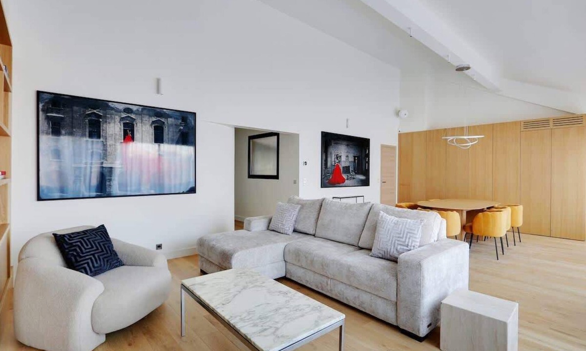 Porte-Dauphine Apartment | A Stunning 2-BR/2BA with Terraces and A/C