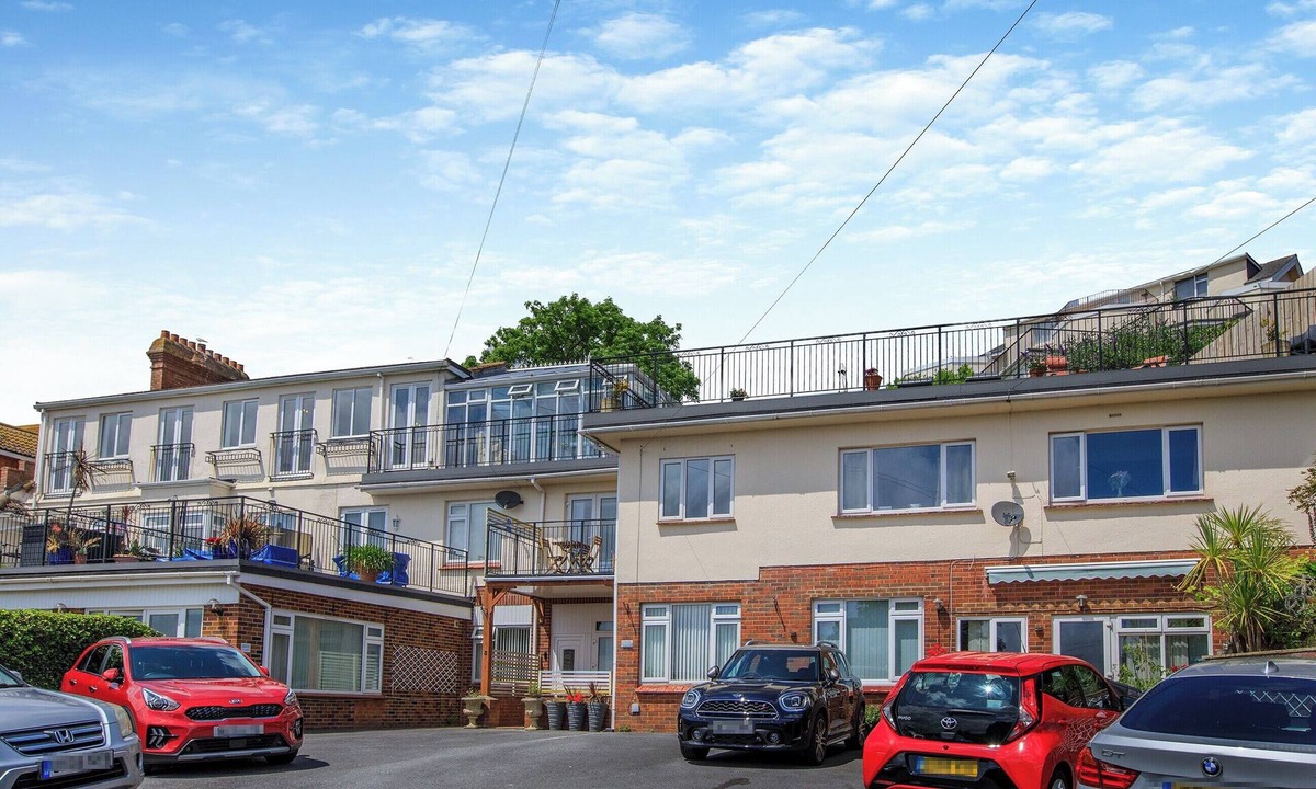 Roundham Apartment | A stunning apartment overlooking Goodrington Beach.