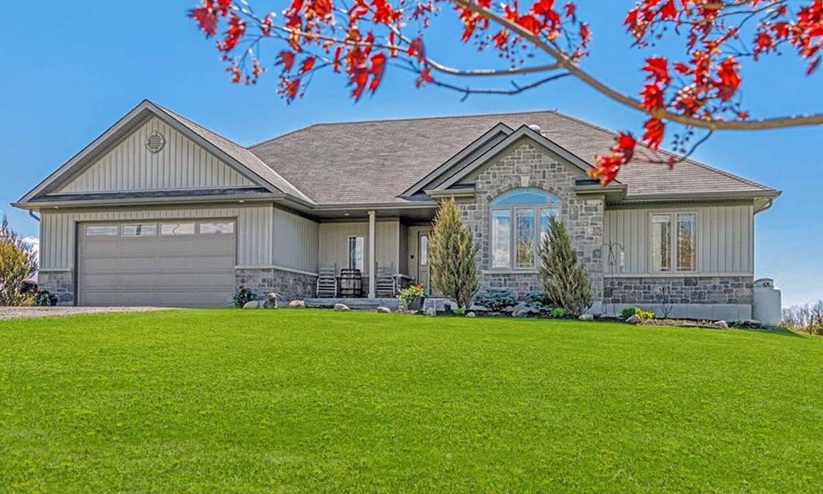 Consecon House | A stunning year-round home in Price Edward County