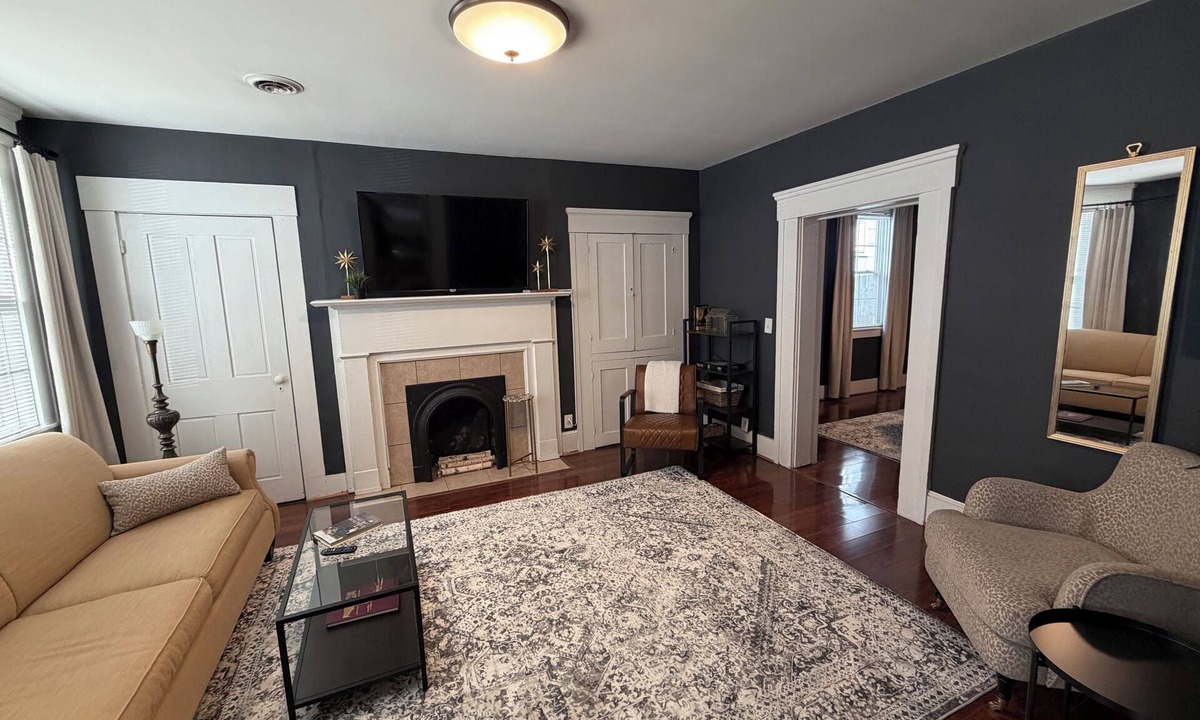 Chillicothe House | A stylish and quiet, comfortable space with full house accommodations
