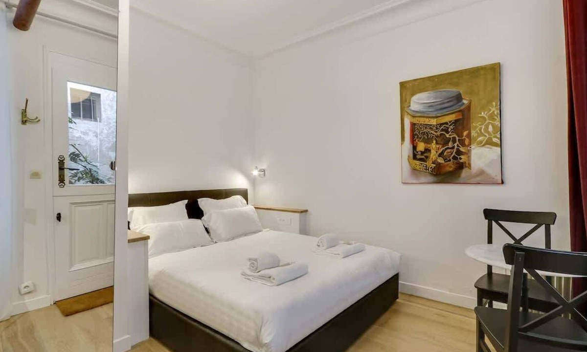 Notre-Dame-des-Champs Apartment | A Sweet Studio in Montparnasse