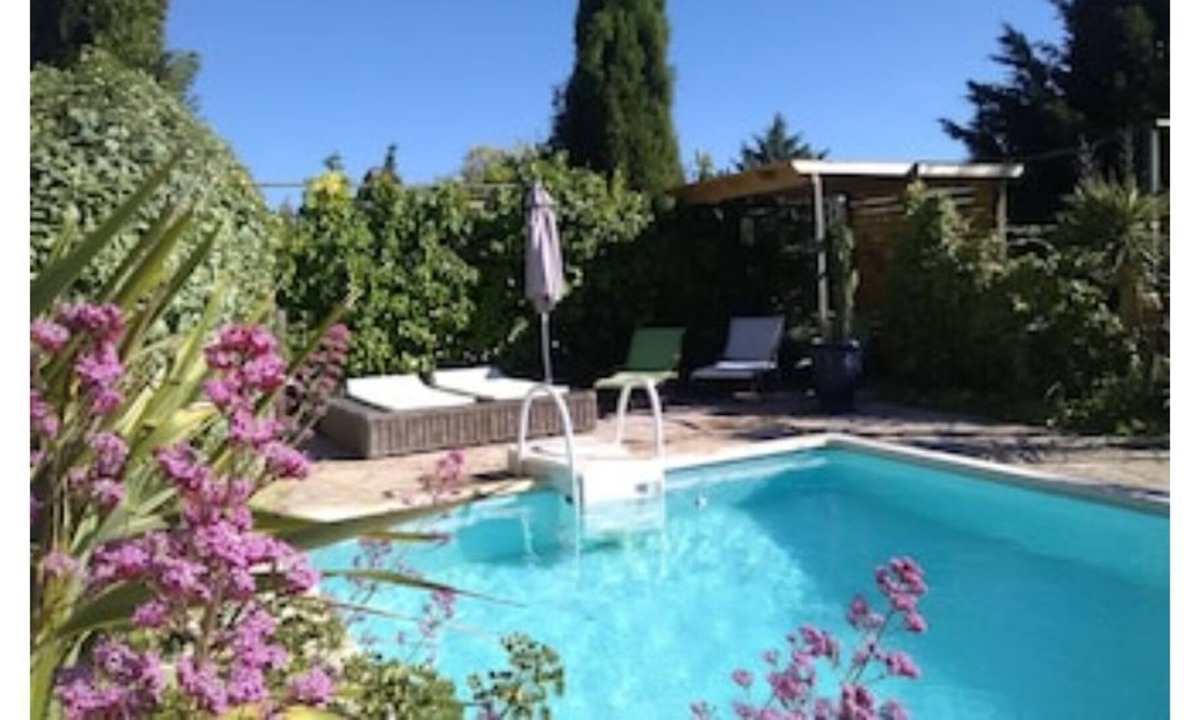 Blauzac House | A swimming pool just for you: gite "les buis"