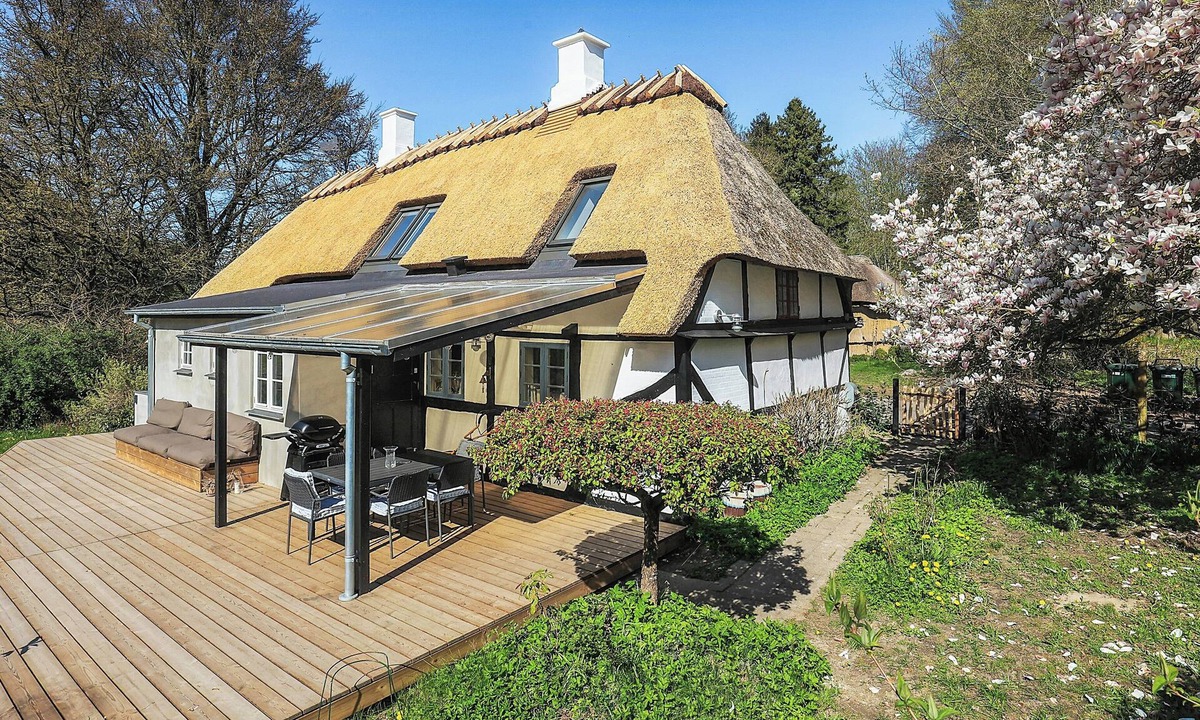 Langeland Municipality House | A thatched half-timbered house from 1785