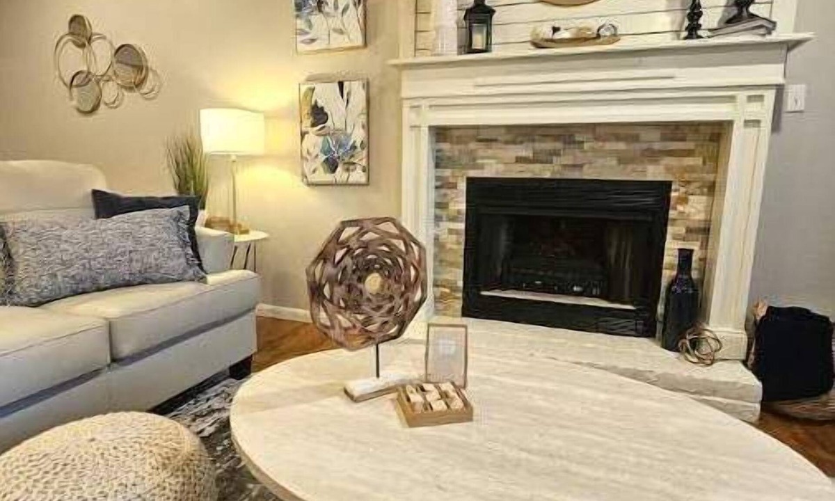 Wake Village House | A Time to Unwind: Cozy Beautiful Elec Fireplace with King Bed