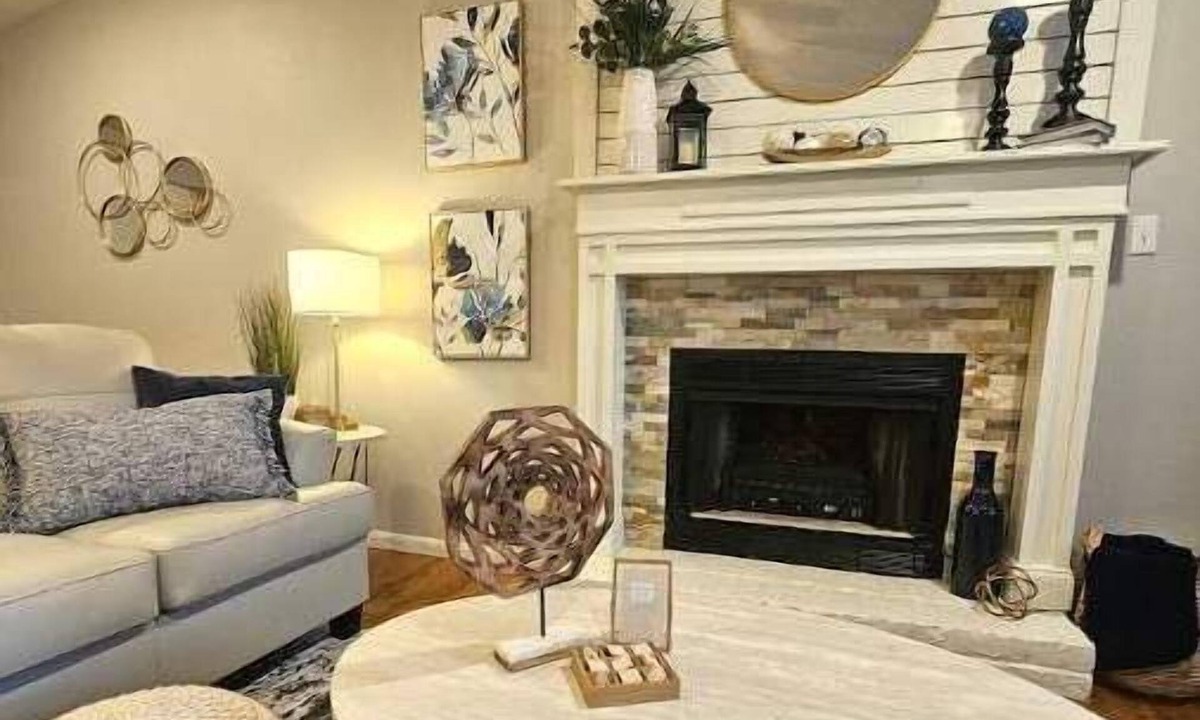 Wake Village House | A Time to Unwind: Cozy Beautiful Elec Fireplace with King Bed