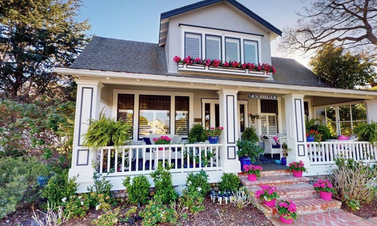 Coronado House | A Timeless Coronado Beach Cottage with Guesthouse
