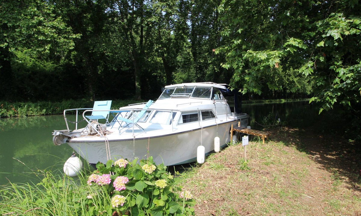 Meilhan-sur-Garonne Boat Rental | A timeless night aboard the Terry Carly!