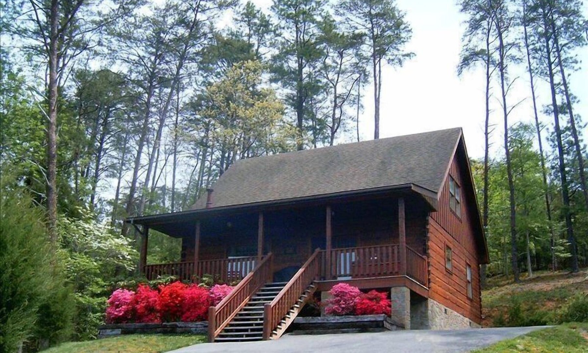 Pigeon Forge Cabin | A+ TOTALLY PRIVATE 1.5 Acres,1 min. to Pkwy,FLAT ROADS & MOUNTAIN VIEW,SO CLEAN!