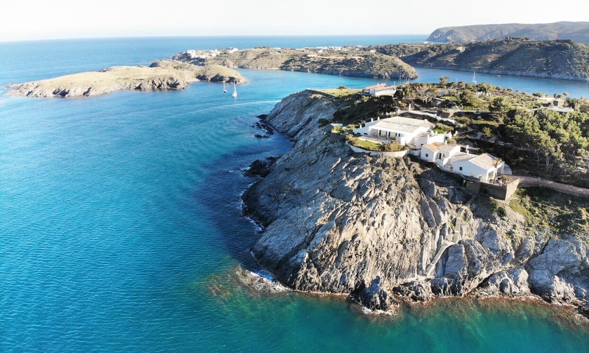 Portlligat Villa | A unique seafront villa with infinity pool in Cadaques, Spain