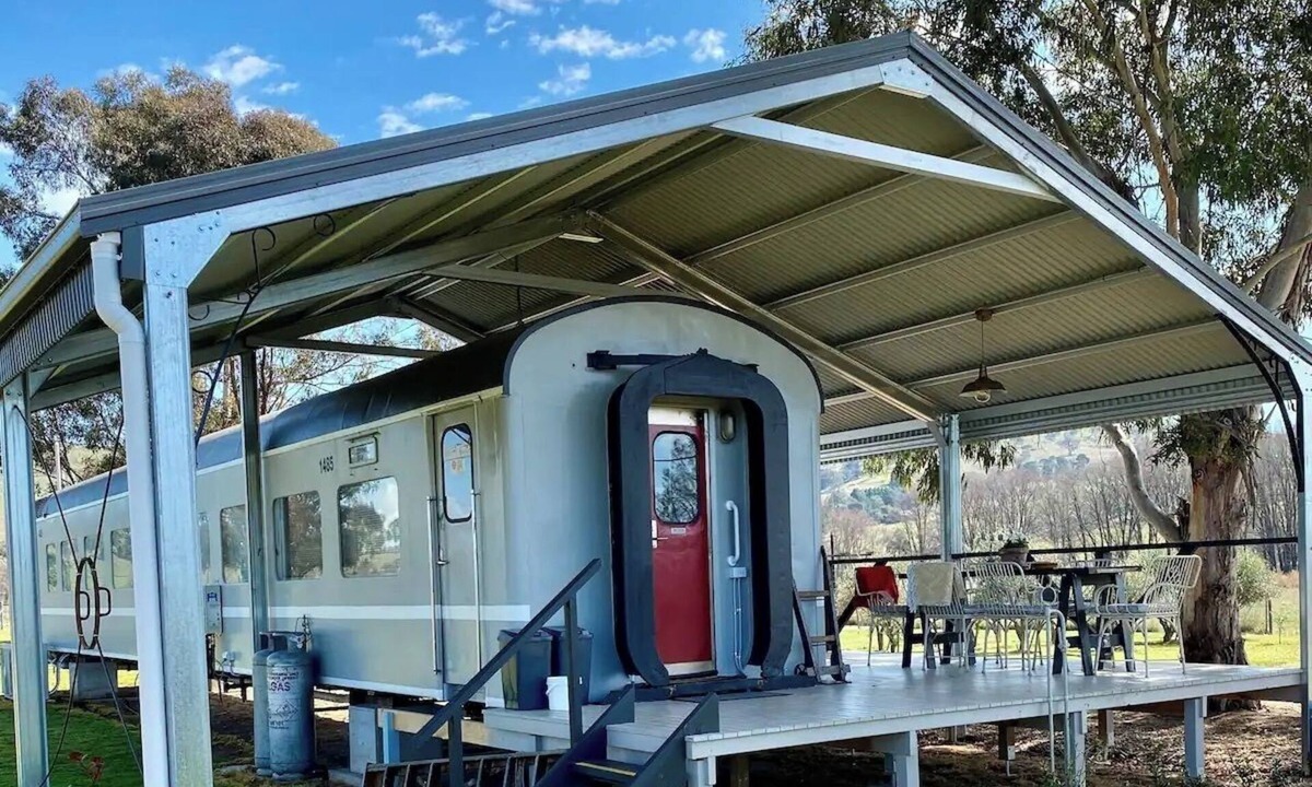Perthville House | A unique sleeper train carriage near Bathurst that's off the rails!n