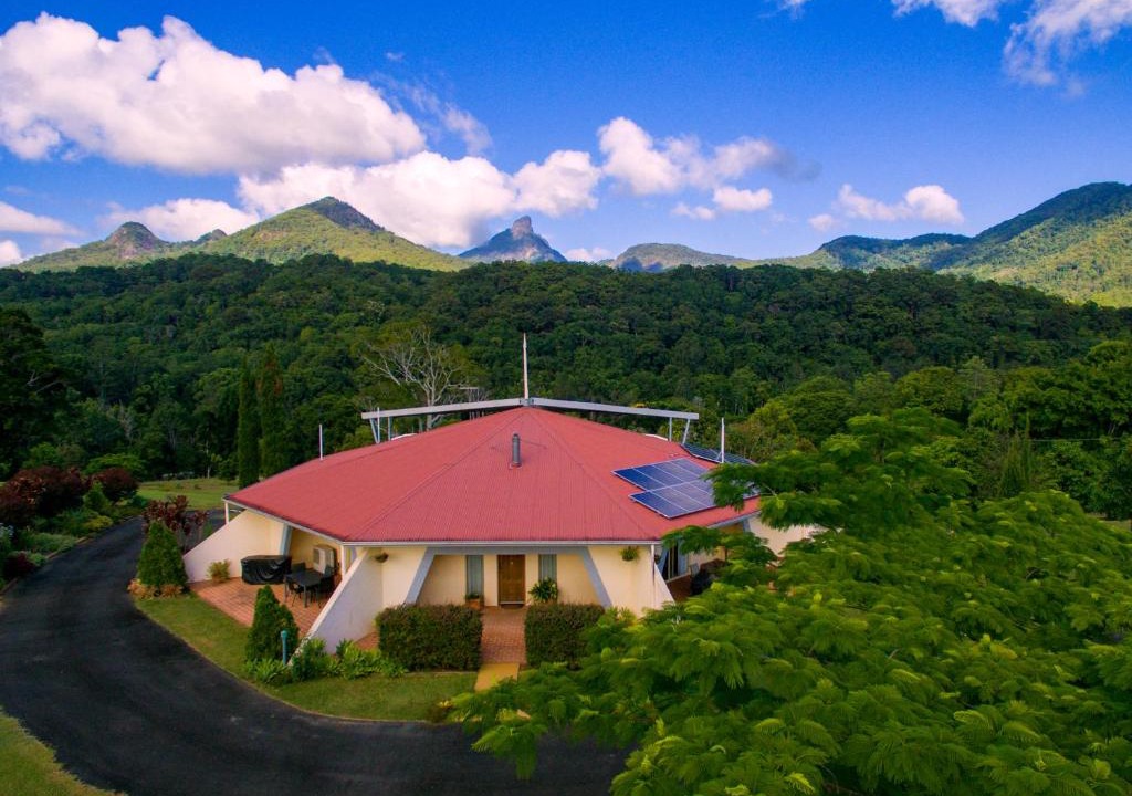 Dum Dum Bed & Breakfast | A view of Mount Warning