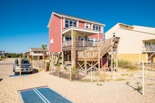 Long Beach House | A Villa Roja by Oak Island Accommodations