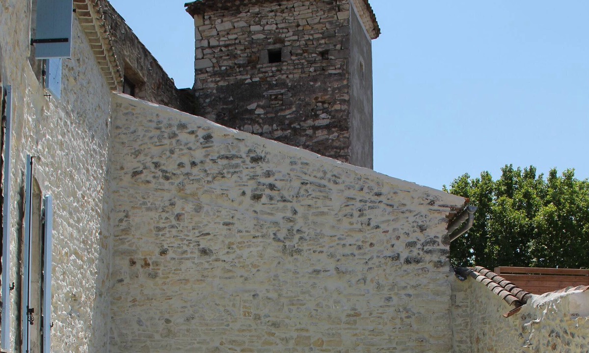 Barjac House | A village house between Cévennes and garrigues.