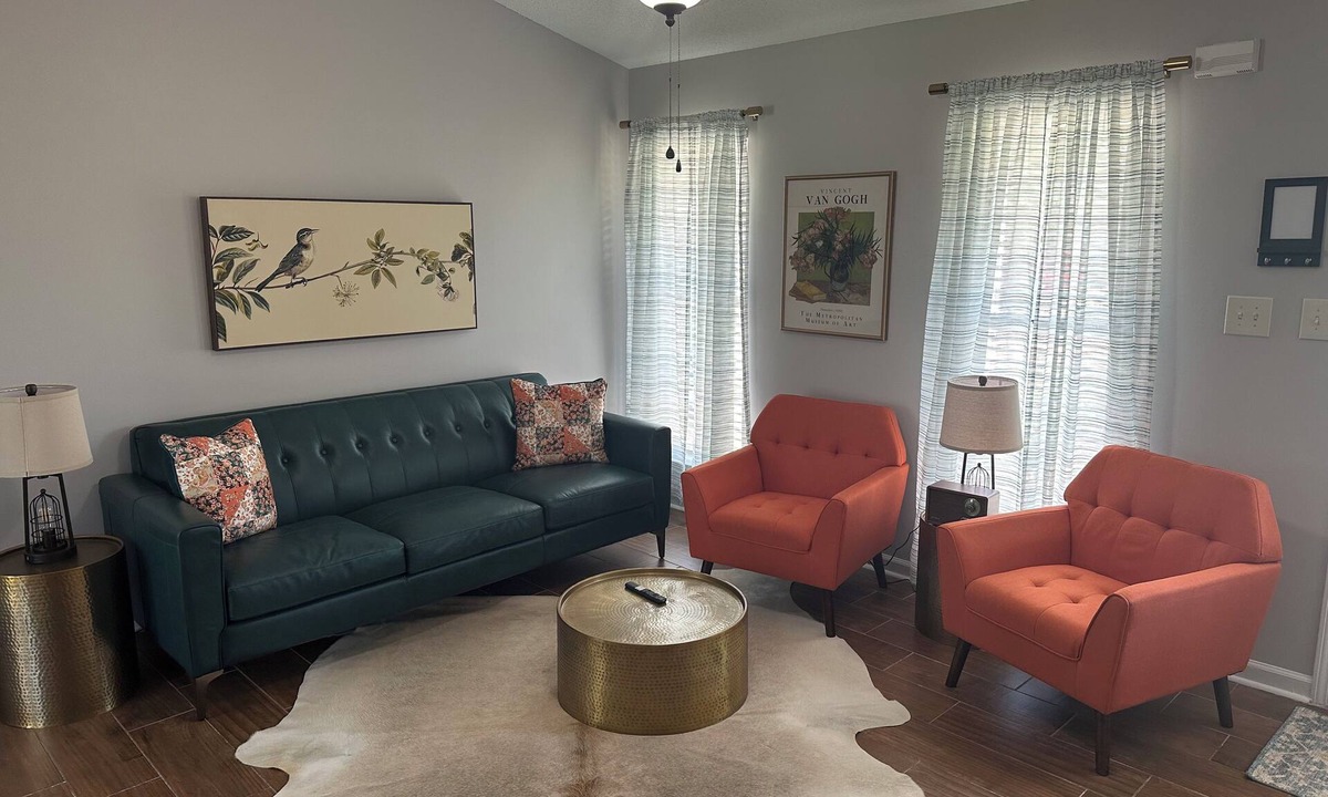 Southaven House | A Walk in Central Park. Tastefully decorated 3 bed 2 bath House in Southaven