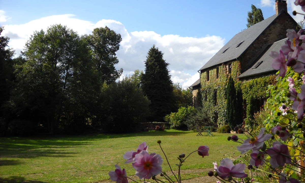 Saint-Germain-de-Coulamer Cottage | A Water Mill By A Trout Stream