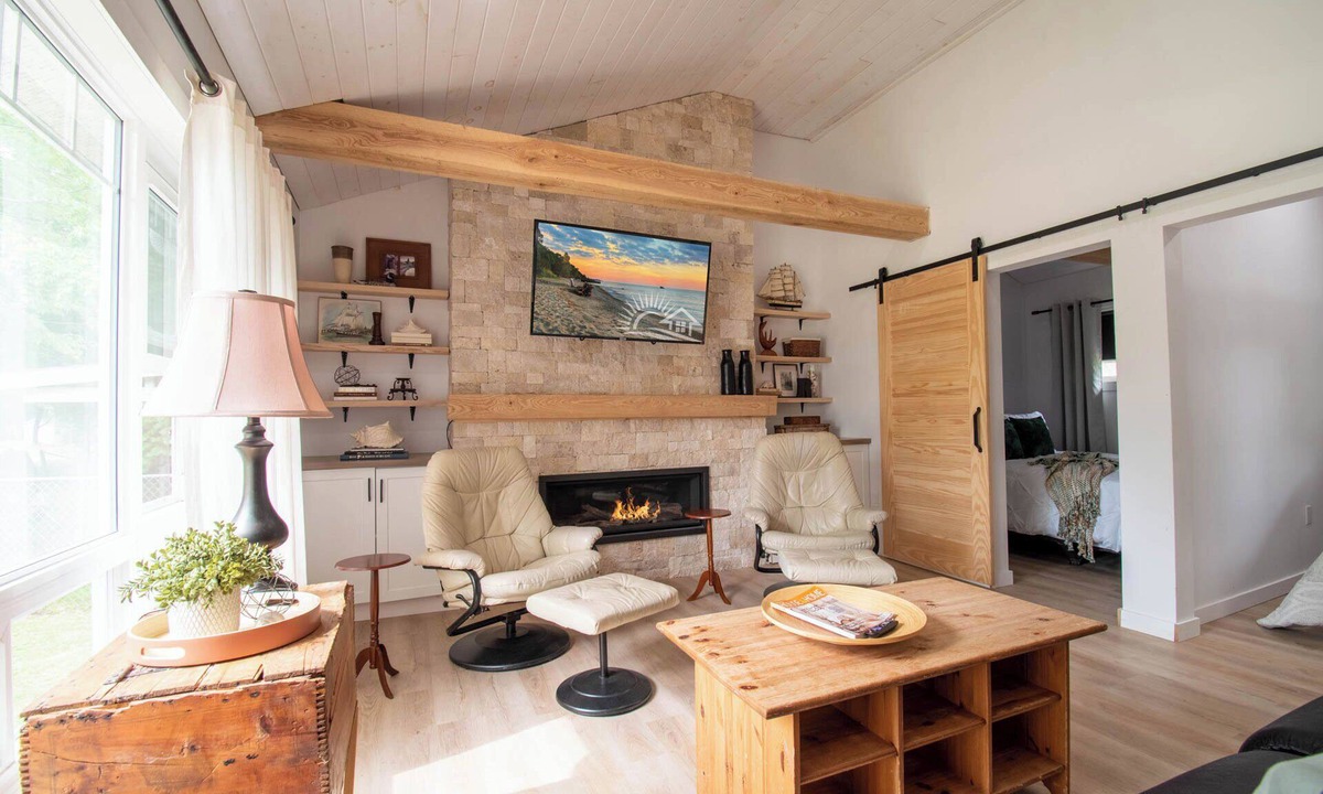 Bayfield Cottage | A Wave from it All, close to Lake Huron & Bayfield