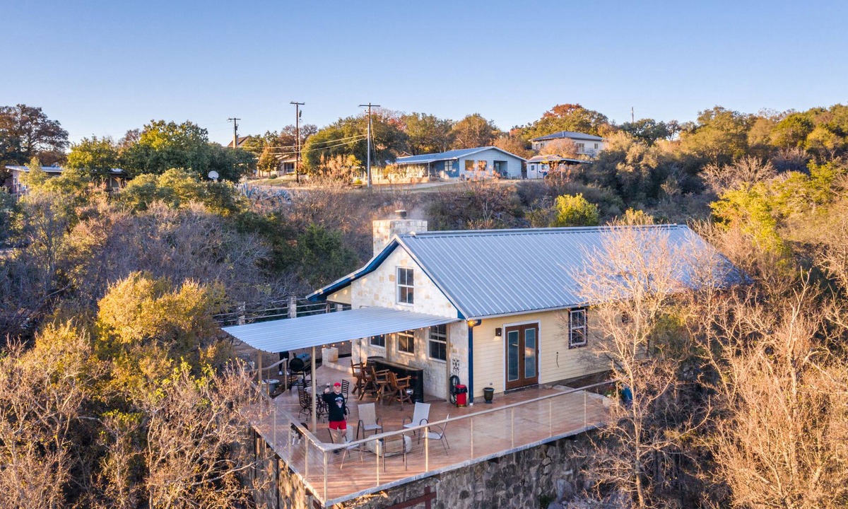 Marble Falls House | A "Willie" Nice House, with a Willie nice view! 509 East Avenue, Marble Falls