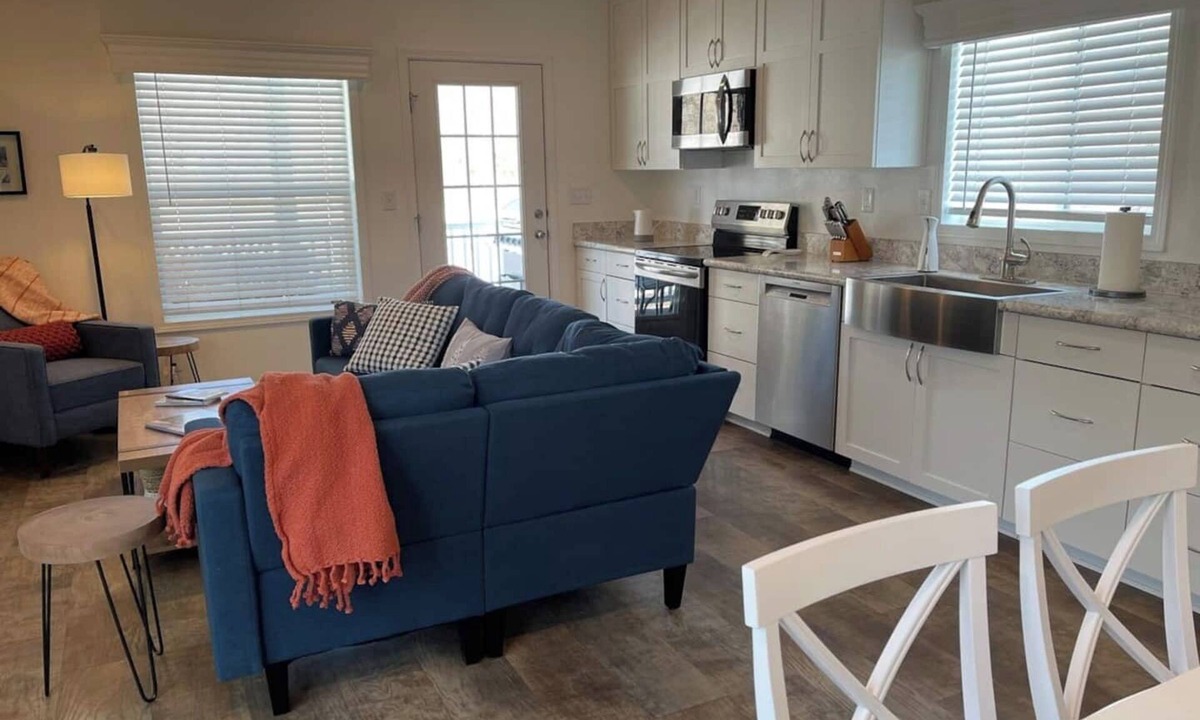 Hermosa Cottage | A wonderful 3 bedroom/2 bath rental (1,000 sq