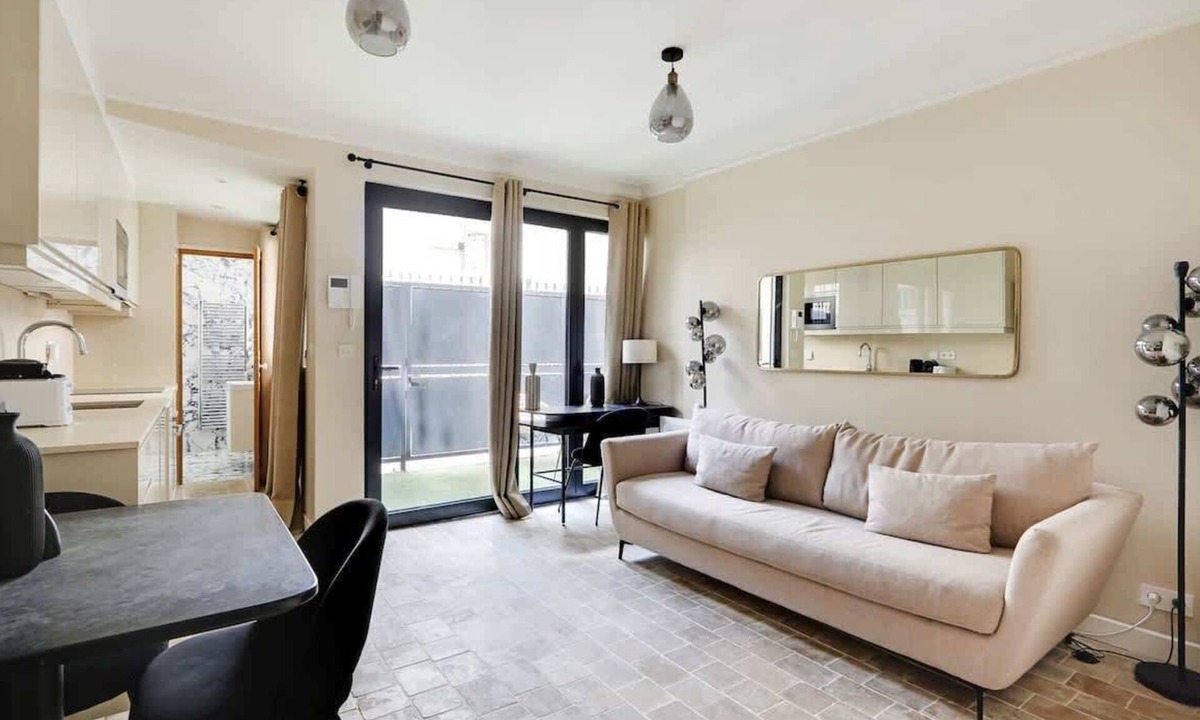 Montmartre Apartment | A Wonderfull 1-BR/2BA Duplex in Montmartre