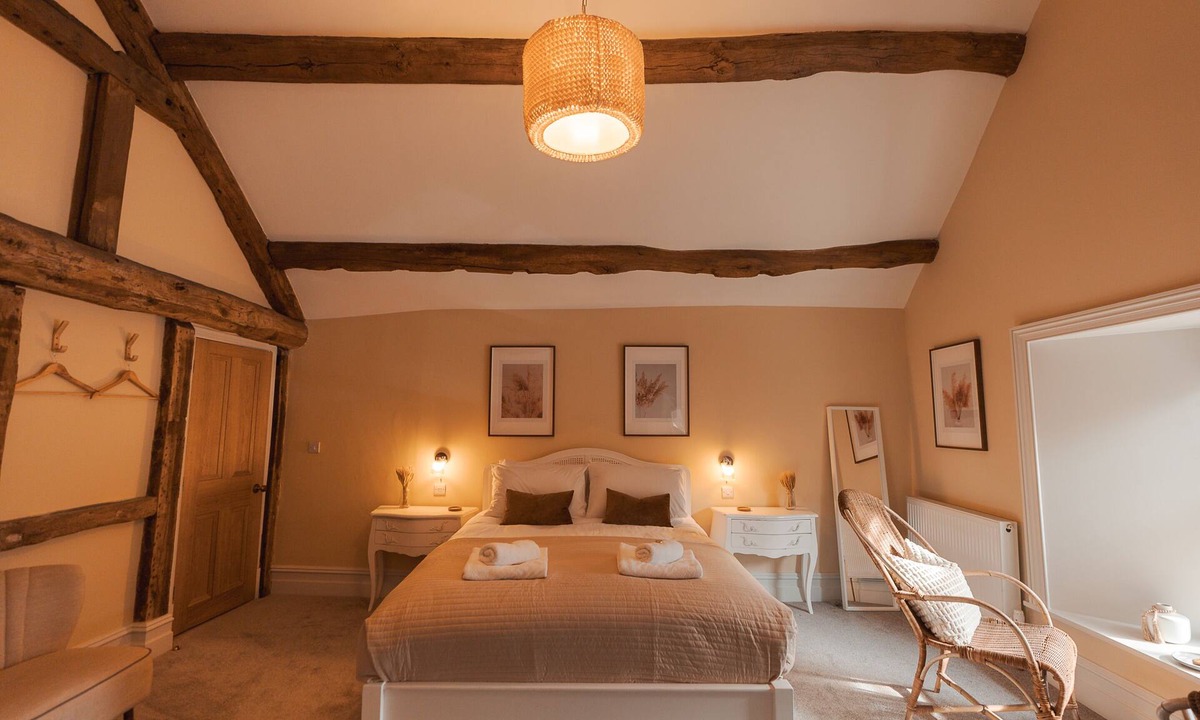 High Peak Apartment | A Wow Suite within a 16thC listed building