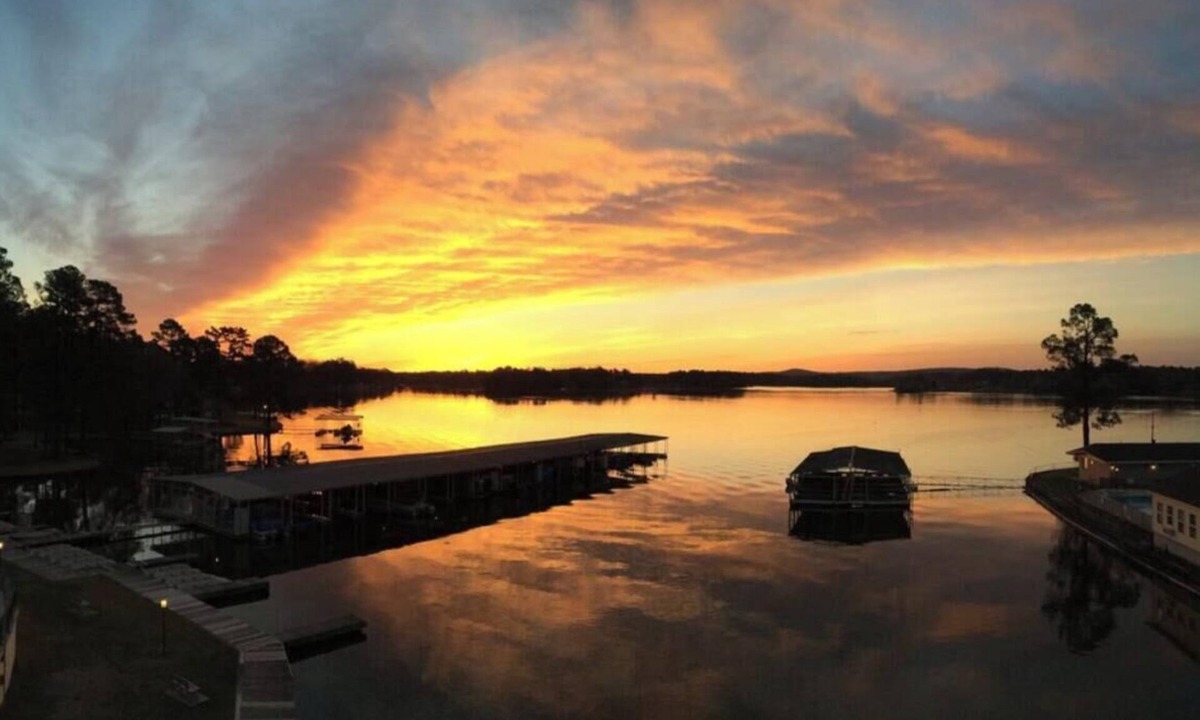 Hot Springs Condo | A12 Luxury Lake Front - Our Guests Keep Coming Back! *See our 5 Star Reviews*