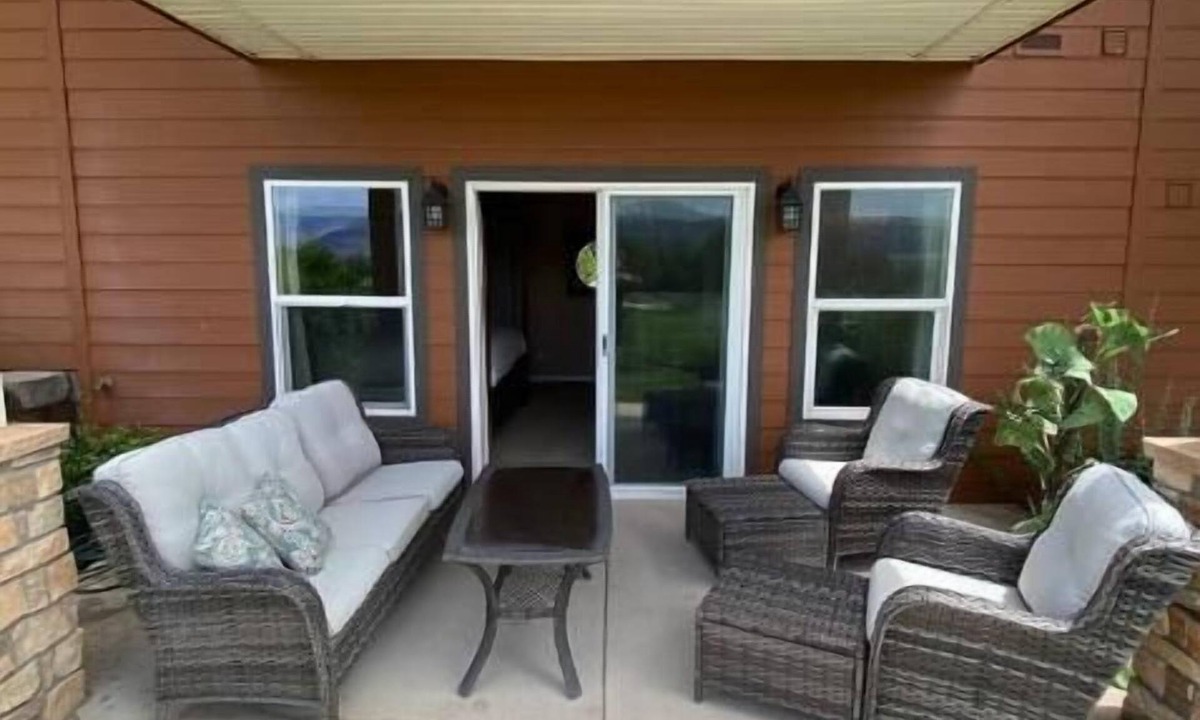 Quincy House | A28 condo by large pool/shuttle