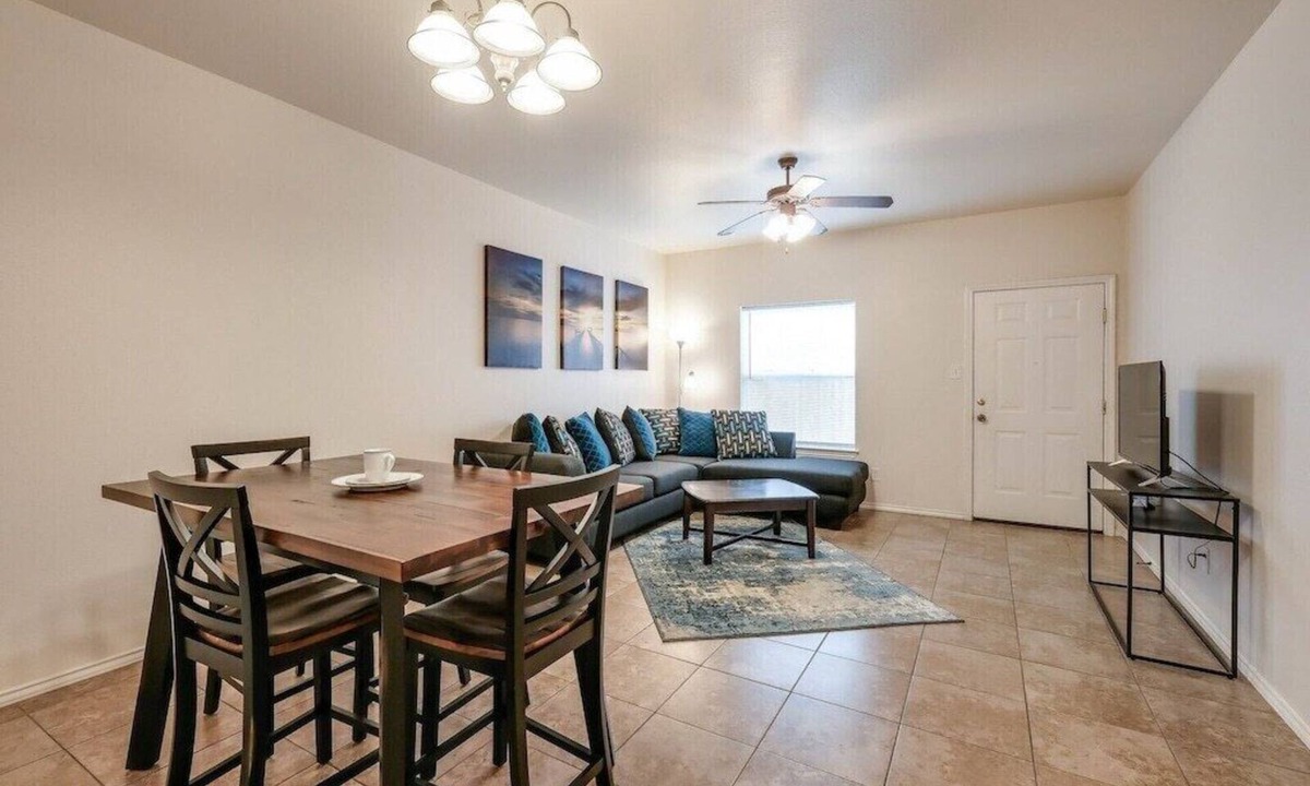 Medical Center District Condo | AA2 20% OFF 2BR Apt Fast WiFi 4-mins to Medical Center Pet-friendly