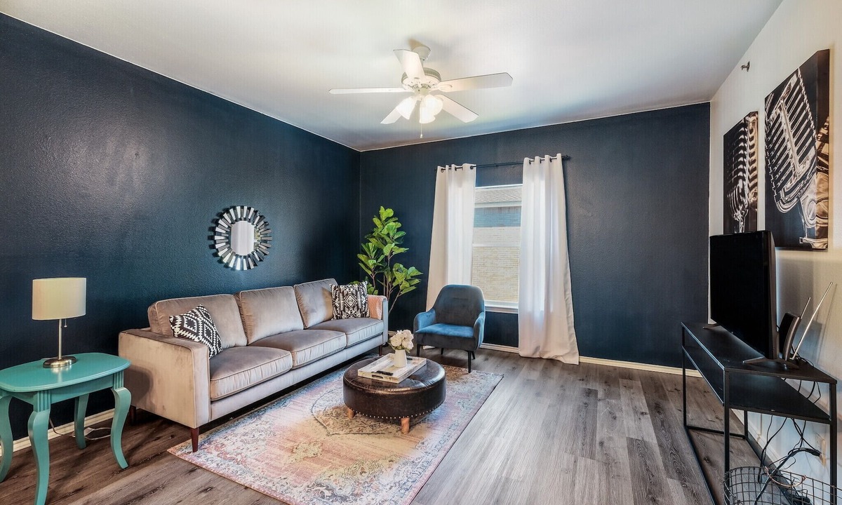 Medical Center District Apartment | AA3 10% OFF Updated 2BR Apt Near Medical Center Fast WiFi With Parking