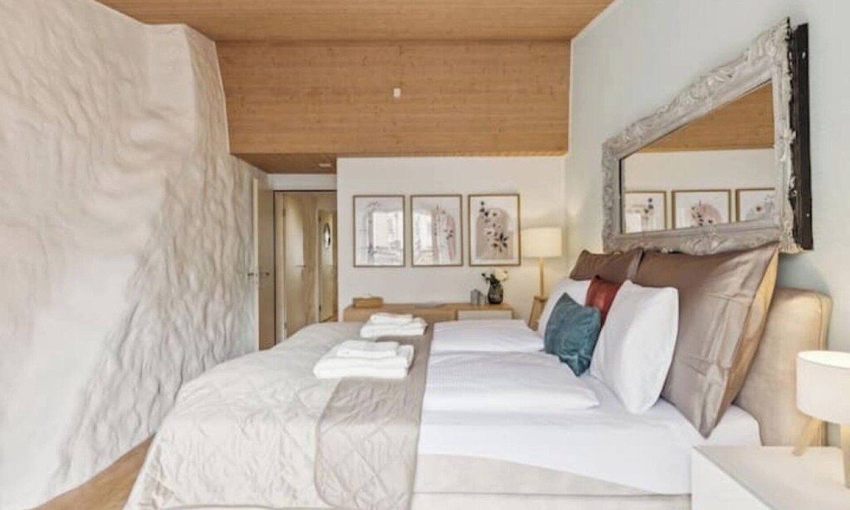 Center Apartment | AAA|Central|RiversidePenthouseW/Balcony&WaterView