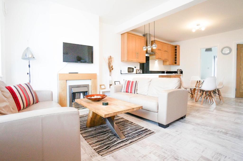 Ashmore Green Apartment | AAA Stay Garden Apartment