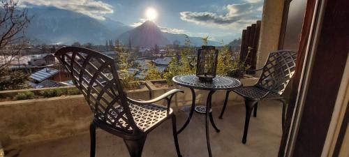 Goldswil Apartment | Aareblick 68 Charming studio with river view